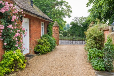 Staging A House On A Budget: Impress Buyers Looking for Property In Rugby